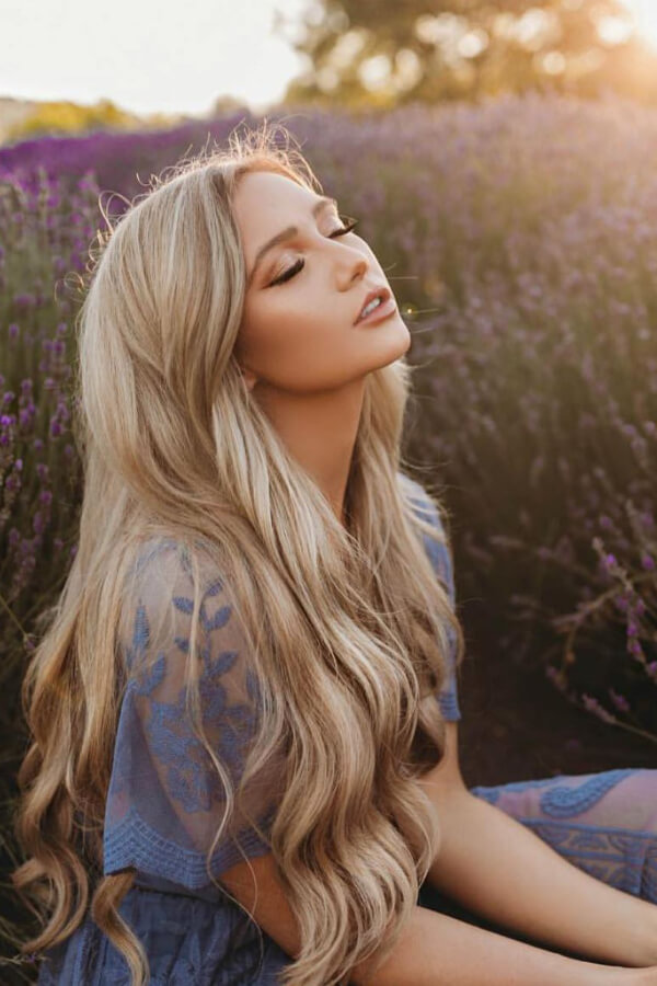 Take in the sun in your gorgeous blonde beachy waves!