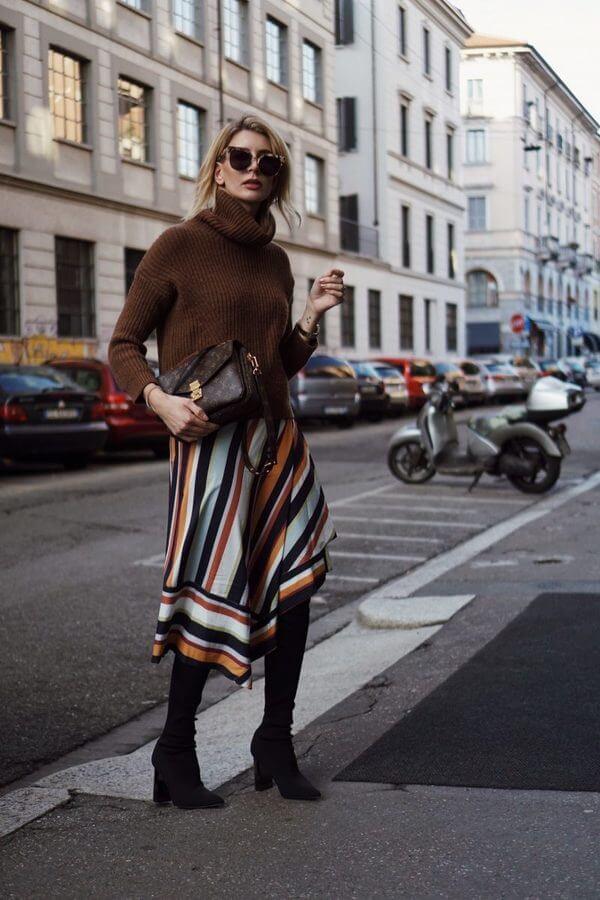 Brown is one of the most popular colors this season. Don’t hesitate to style a warm sweater and asymmetric striped skirt with your favorite pair of boots.