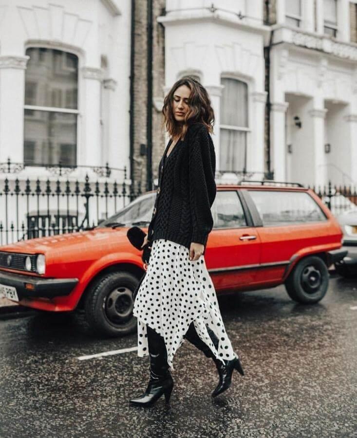 Polka dot skirt mixed with the cozy chunky sweater is an ideal combination for your casual days at work.