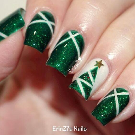 Polish your nails in green and add just a small detail on your ring finger. Delicate Christmas tree will make your manicure eye-catching. #winternails #naildesign