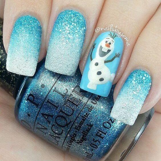 For all Frozen fans, there is this lovely blue manicure with a snowman on the ring finger. Shiny nails will match with the outdoors. #winternails #naildesign