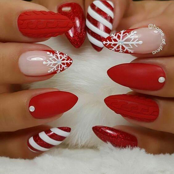 Almond shaped nails with red nail polish will perfectly fit into any Christmas outfit you plan to wear for lunch or dinner with your friends and family. #winternails #naildesign