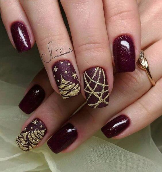 Burgundy and gold are two combinations that will leave you and everyone around without breath. This manicure looks pretty and sophisticated. #winternails #naildesign