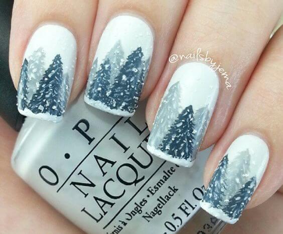 Revive the perfect winter idyll on your nails with this lovely grey nail polish. #winternails #naildesign