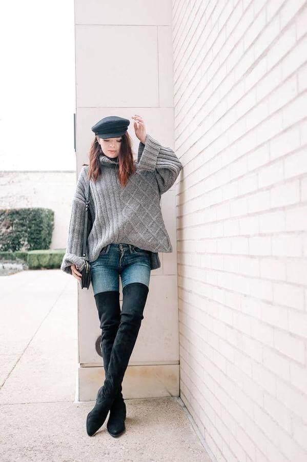 With the first signs of fall, jump in your favorite over the knee boots, add a chunky sweater, and a hat. They are comfortable with a flat heel and made of perfect black suede. This look is ideal for leisure Sundays, strolls in the park or coffee break in your favorite cafeteria.