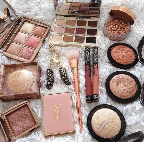 Whatever style a woman has in mind, among the beauty paraphernalia you can always find in her vanity table is a bronzer.