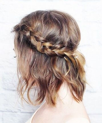 An easy and quick hairdo to keep hair away from the face for hot seasonal days is this simple braid style.
