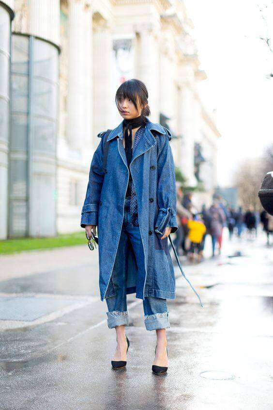 Rocking total denim look with this oversize trench coat.