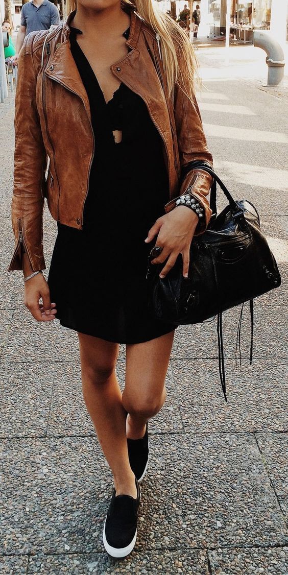 Black Vans and brown leather are all you need for a youthful daytime look.