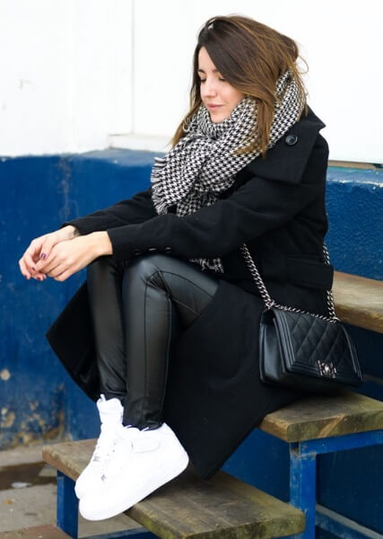 Everyone looks good in an outfit of pure black, especially with an unexpected pop of color in white sneakers. Accentuate the monochrome effect with a luxurious yet simple houndstooth scarf.