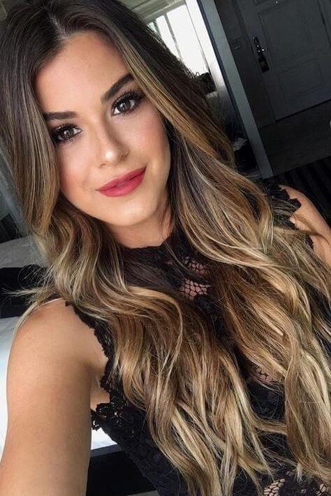 Long wavy dark blonde hair – a classics that looks super with brown and black eyes