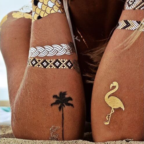 Make a stunning combination by mixing gold or silver sticker tattoos with your palm tree black tattoo. Spoiler alert: they will match perfectly with sun-kissed skin. #summertattoo #minitattoo #minimalisttattoo #colorfultattoo