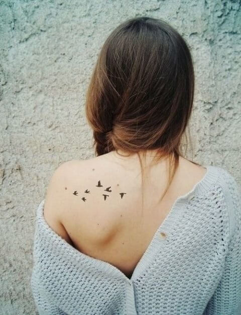 Minimal and delicate birds tattoo on the back of your shoulder is not only perfect for summertime. You will be able to show it off through all seasons. #summertattoo #minitattoo #minimalisttattoo