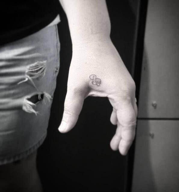 Tiny turtle doesn’t seem childish at all! It is perfect for women with the minimalistic sense for fashion and style. #summertattoo #minitattoo #minimalisttattoo