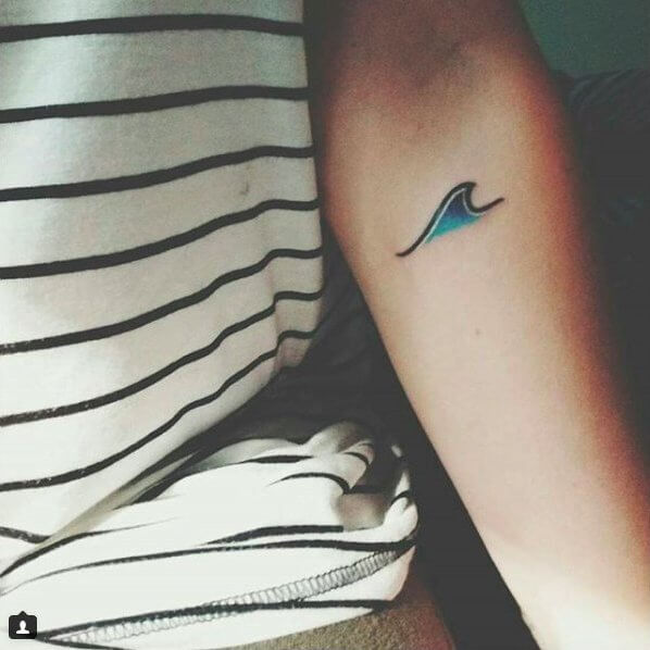 Not all the tattoos need to be black - add a stunning watercolor to your wave #summertattoo #minitattoo #minimalisttattoo #colorfultattoo