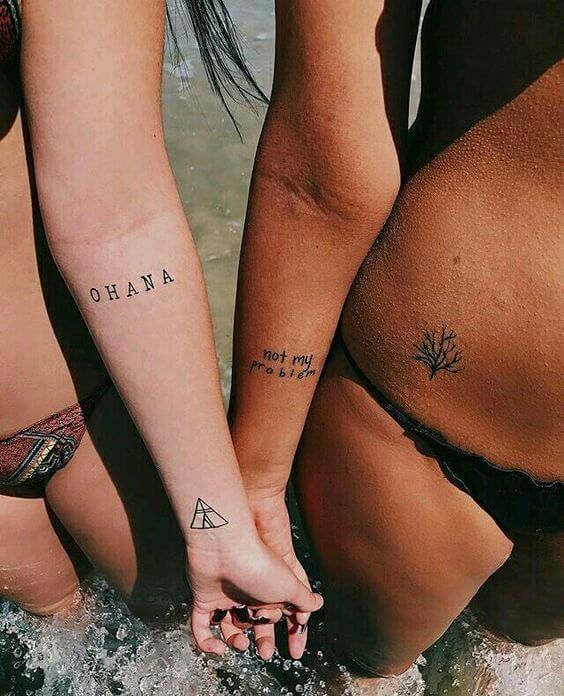 For your summer tattoo you can opt for some famous phrase like this girl opted for ohana (in Hawaiian means family). Hawaii vibes are always welcomed in the summertime! #summertattoo #minitattoo #minimalisttattoo