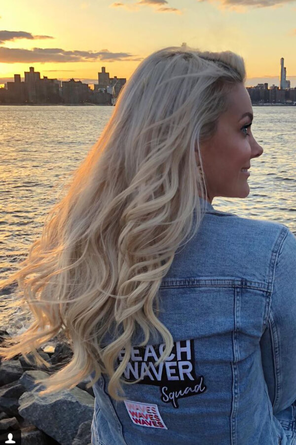 Say yes to blonde beachy waves!