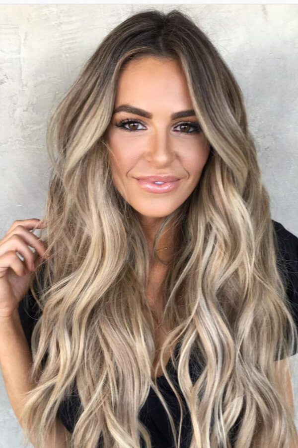 This beige bronde look is pure summer hair goals!