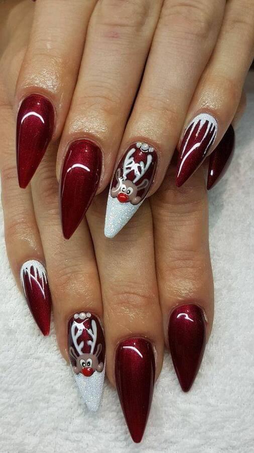 If you love animals, then you shouldn’t miss winter designs of deer on your nails. They will look pretty and cute on your ring finger. #winternails #naildesign