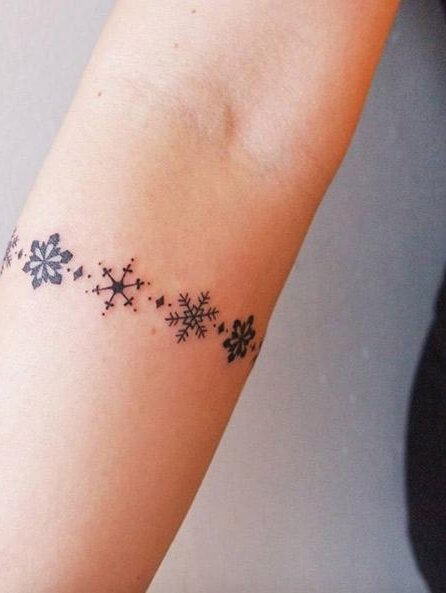 Snowflake armband tattoo #wintertattoo
