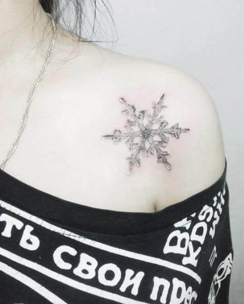 Icy snowflake on the shoulder #wintertattoo