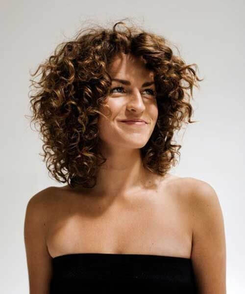 30 Best Curly Hairstyles for Medium Hair - BelleTag