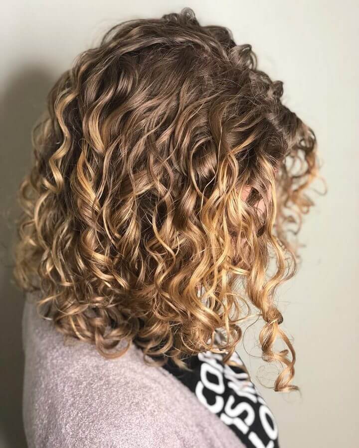 Sun-Kissed Hairstyle with Gold and Blonde Highlights