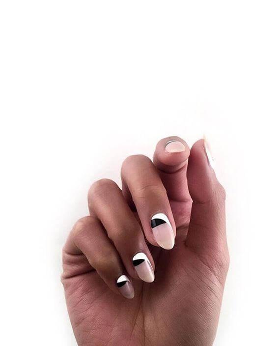 Minimalistic Nails