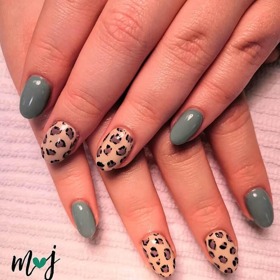 Animal Print on Nails