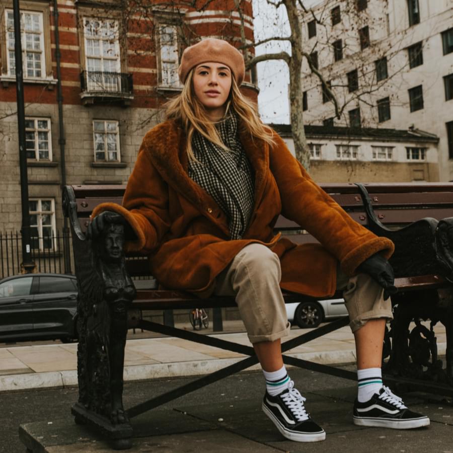 Learn how to create your own style: a stylish woman on a bench