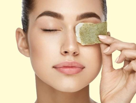 Get rid of eye bags naturally with a tea bag