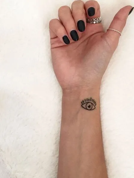 Small and minimal eye tattoo on your hand wrist would never make you look dull.