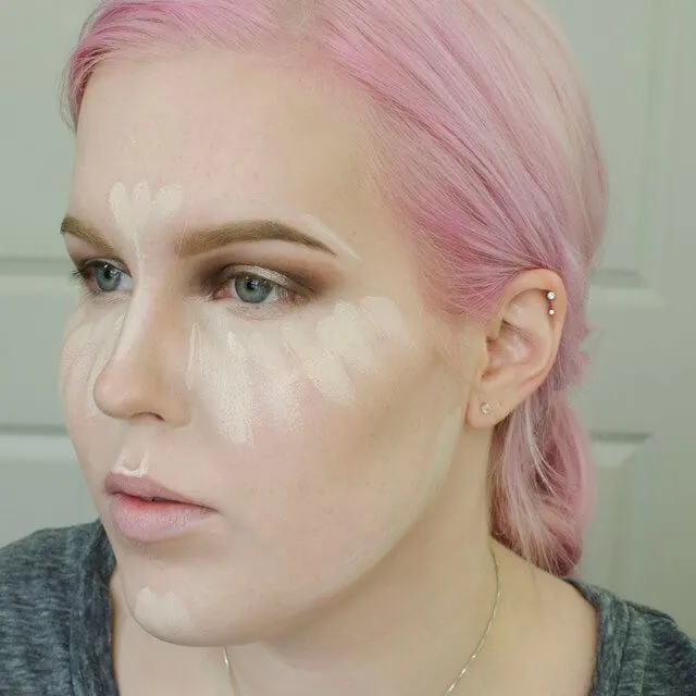 This makeup artist shows us her highlight unblended
