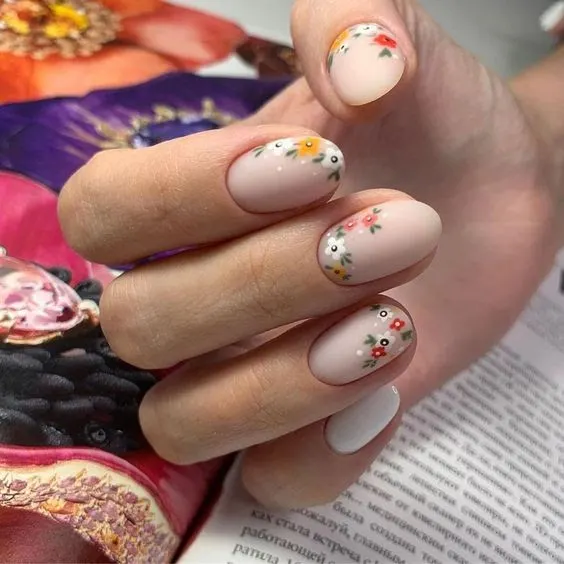 Floral Girly Nail Design Ideas