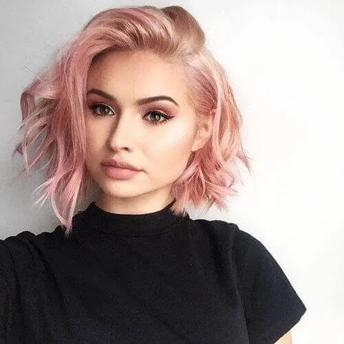Rose gold short hair is perfect for girls who want to look chic and on trend.
