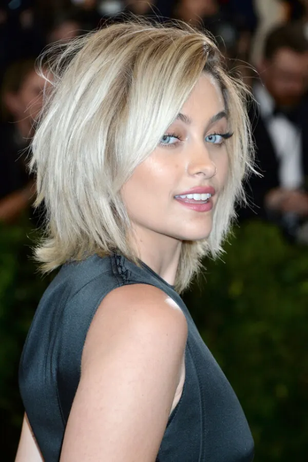 25 Stunning Medium Length Haircuts For Women – 2023 | Fabbon