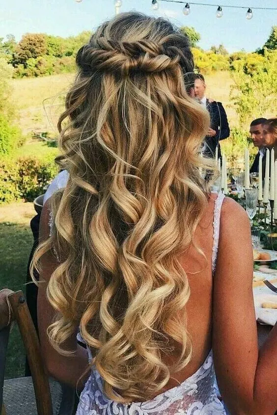 55 Elegant Prom Hairstyles - BelleTag