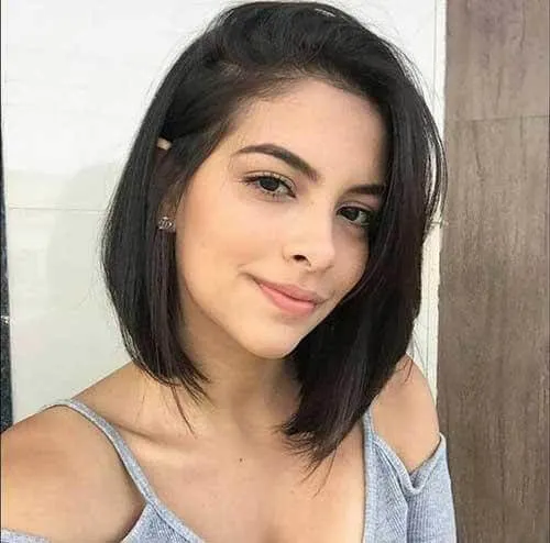 Short bob in combination with black hair looks pretty amazing. Somehow you can always count on this kind of hairstyle.