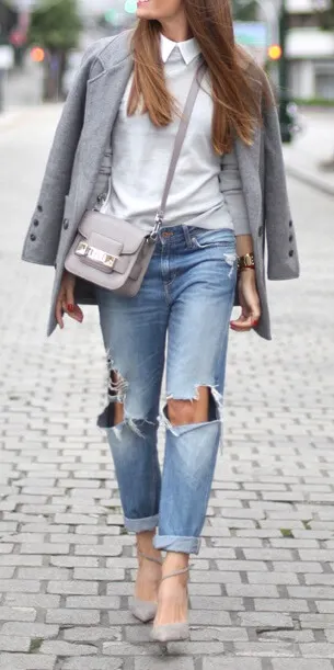 Small details like a collar turned over a high-neck sweater can make all the difference to an outfit. Add this preppy touch to boyfriend jeans and a gray coat for superb style this season.