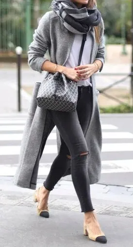Faded black skinny jeans and a long gray cardigan turn this streetwear ensemble into an effortlessly stylish feat.