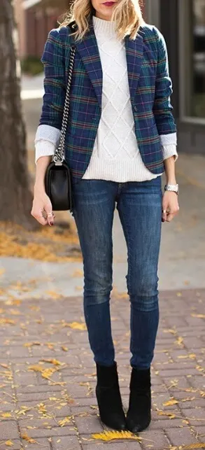 Chic and elegant, this outfit makes use of classic basics to create a sophisticated effect. A plaid blazer in blue and green tones is an unexpected old-world touch.