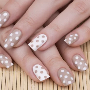 Dotted manicure