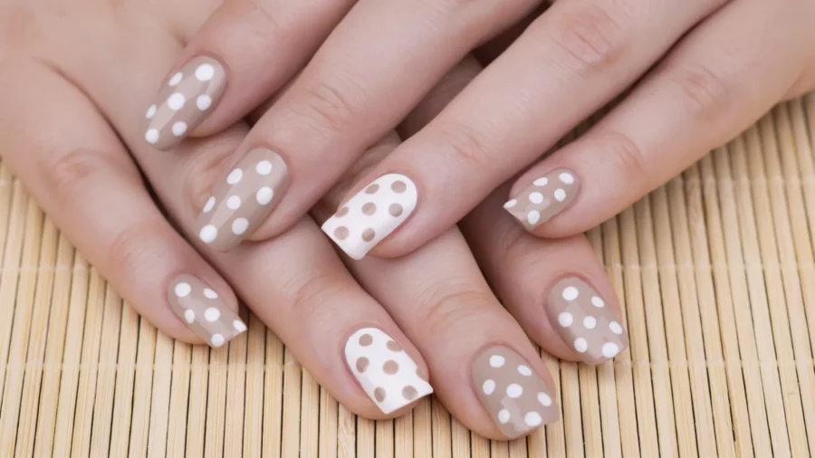 Dotted manicure