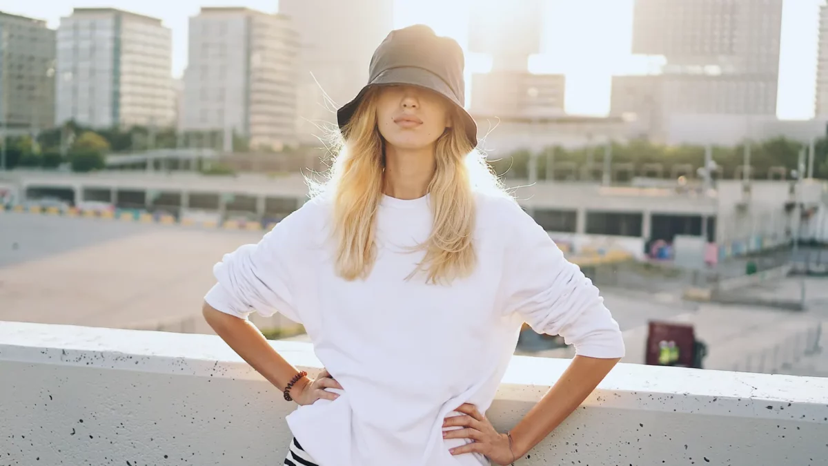 Woman posing on a rooftop with bucket hat
